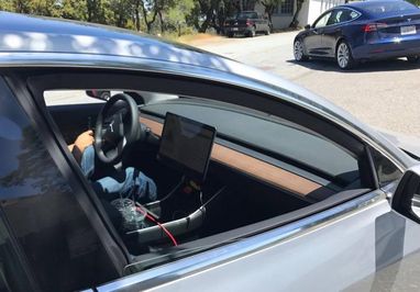 У Мережі з'явились перші знімки салону Tesla Model 3 (фото)