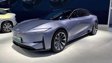 Toyota показала недорогих конкурентов Tesla Model 3 и Model Y: первые подробности и фото