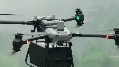 Китайський технологічний гігант замінив кур'єрів-людей на гігантські дрони