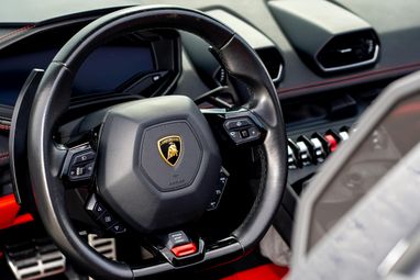 Lamborghini таємно працює над першим електричним суперкаром