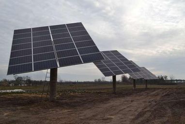 На Полтавщине предприниматель построил мощную солнечную электростанцию на собственном поле (фото)
