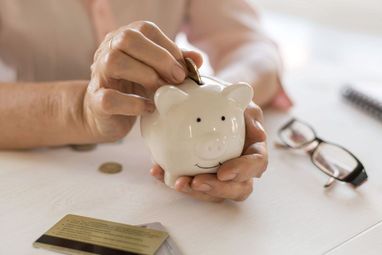 Благодійні пенсії для українців: стало відомо, скільки грошей надійшло до ПФУ у вигляді донатів