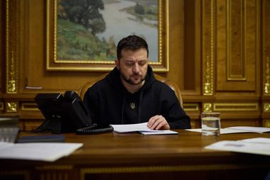 Президент внес в Верховную Раду законопроекты о продлении военного положения и мобилизации