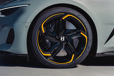 Bentley представила перший ексклюзивний кабріолет Batur Convertible