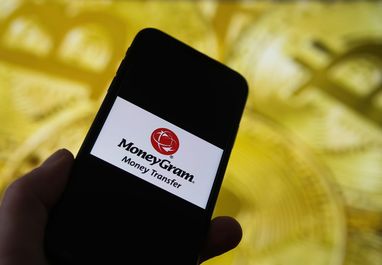 Система MoneyGram начнет прием криптовалют