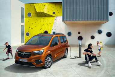 Opel представив новий електричний мінівен із запасом ходу в 280 км