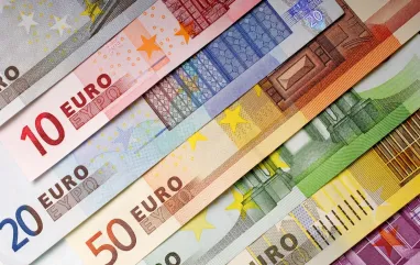 Курс євро до долара впав до мінімуму 2002 року – Bloomberg