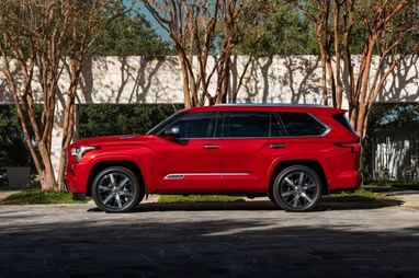 Новая Toyota Sequoia официально представлена