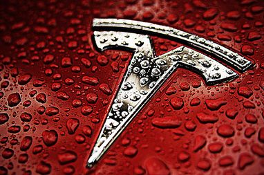 Tesla вперше за понад два роки знизила поставки авто