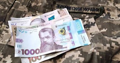 Когда военным начисляется дополнительное вознаграждение 10 000 грн
