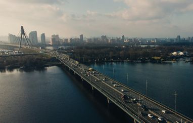 С завтрашнего дня и до 15 июня частично ограничат движение по Северному мосту в Киеве