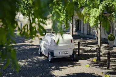 Шведский стартап представил самый доступный электрокар в истории