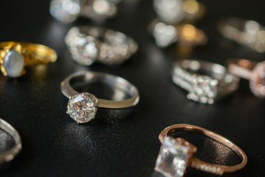 Влияет ли цвет золота на его цену