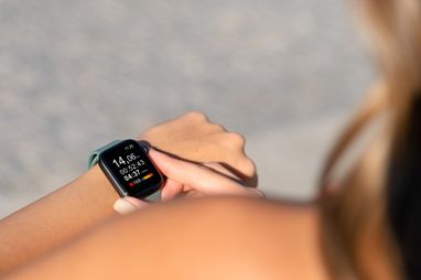 Apple разрабатывает детскую модель Apple Watch SE с пластиковым корпусом