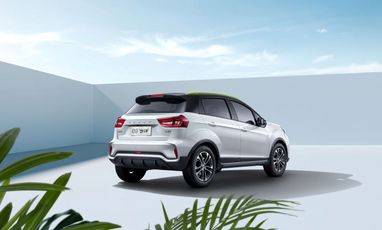 Geely почала продавати електричний кросовер за 9200 доларів