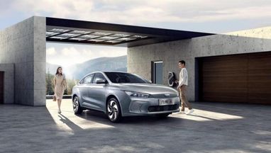 Китайська Geely запустила новий бренд електромобілів для конкуренції з Tesla (фото)