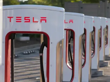 Электромобилям Ford разрешили заряжаться от Tesla Supercharger