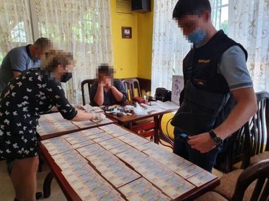 4 мільйони за вплив на працівників АМКУ: в Києві затримали хабарницю - ЗМІ (фото)
