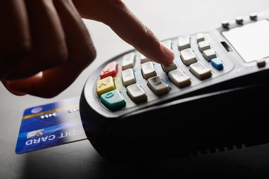 Кто из торговцев должен установить платежный терминал с 2025 года