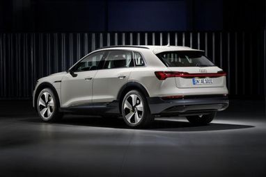 Audi представила доступную версию электрокроссовера (фото)
