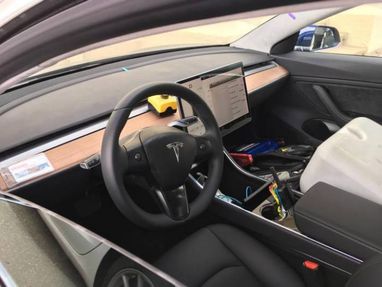 Нові фотографії Tesla Model 3 зовні і всередині (фото)