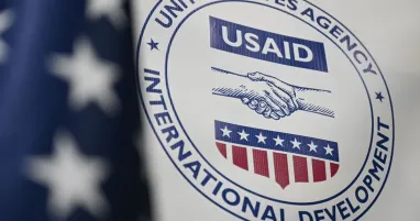 США официально закрывают 83% программ USAID