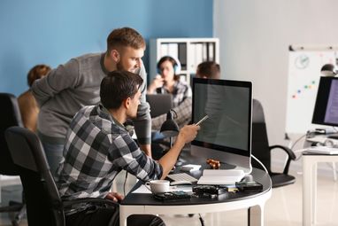 Кому з нетехнічних спеціалістів в ІТ платять найвищі зарплати