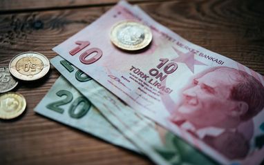 Курс турецької ліри до долара впав до нового історичного мінімуму