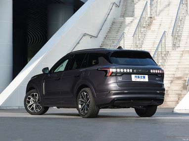 Geely и Volvo презентовали мощный семейный кроссовер с расходом менее 1 л на 100 км (фото)