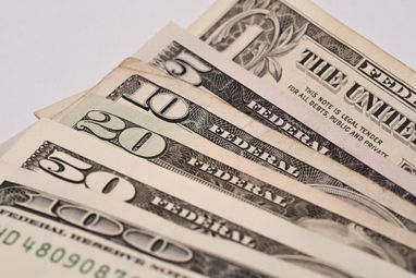 Перехід від фіксованого до гнучкого курсу: як змінювалася вартість долара в Україні