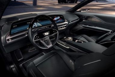 Cadillac представил электрокар — почти 500 километров без подзарядки (фото)
