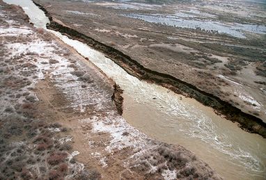 Губить людей вода