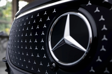 Mercedes-Benz и Stellantis останавливают производство аккумуляторов для электромобилей в ЕС