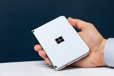 Microsoft виводить на ринок смартфон з двома дисплеями (фото)