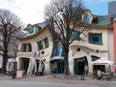 <i>Кривий будинок у Сопоті. Джерело: whitemad. pl</i>