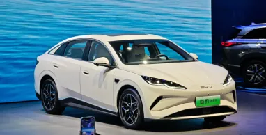 BYD презентував дешевий аналог Tesla: ціна $15 300 і запас ходу 545 км (фото)