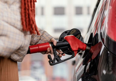 Цены на бензин начали падать