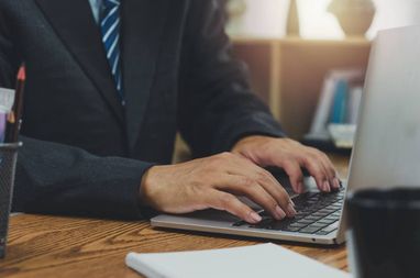 Рада ухвалила закон про позбавлення податкових пільг зрадників, у яких забрали держнагороди