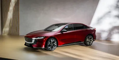 На европейский рынок выходит новый электрический лифтбэк от Mazda (фото)