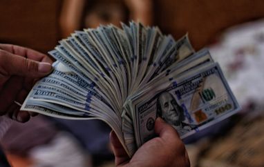 Около 300 подсанкционных лиц владеют активами в Украине, из них 40-50 – россияне