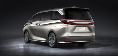 Lexus показала новый роскошный минивэн LM500h (фото)