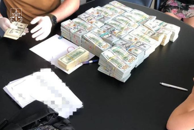 Офис Генпрокурора разоблачил масштабную схему уклонения от уплаты налогов при сертификации импортируемых авто