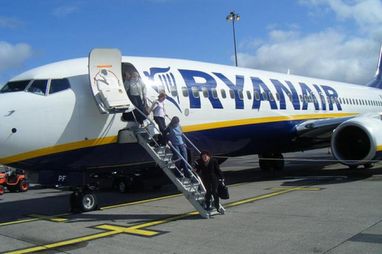 Ryanair пролітає? Чому авіакомпанії так складно домовитися про роботу в Україні