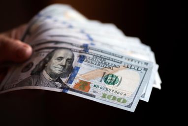 Долар дорожчає другий місяць поспіль — НБУ