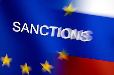 Восьмий пакет санкцій ЄС торкнеться цін на російську нафту та IT-сфери, — FT