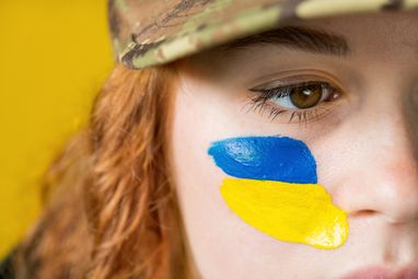 Осенью украинкам придется становиться на военный учет: кого коснется требование