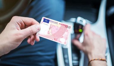 В Польше увеличат количество нарушений, за которые будут изымать водительское удостоверение