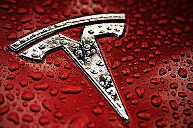 Чистий прибуток Tesla обвалився в 1,8 раза в третьому кварталі