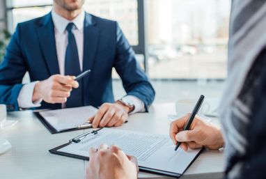 В Украине планируют ввести новую систему определения зарплат для чиновников