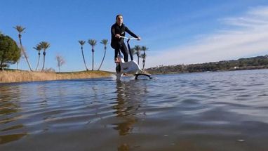 У Лас-Вегасі представили електровелосипед для їзди по воді (фото, відео)